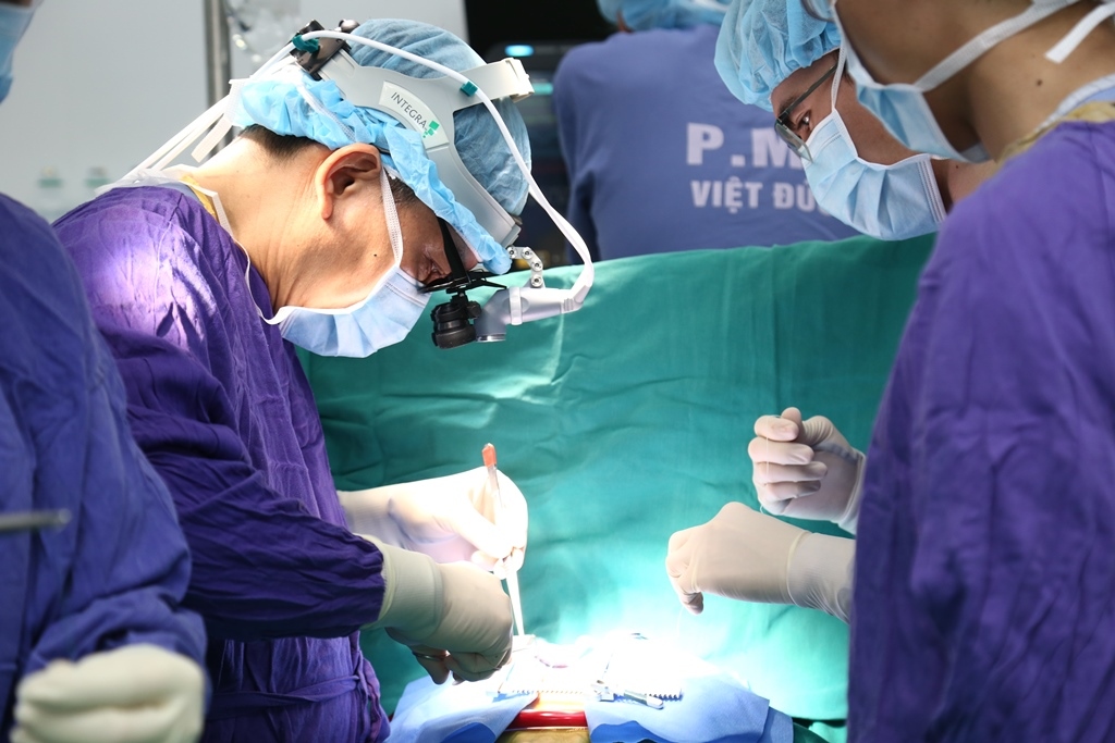28.000 ống thuốc chống đông máu dùng trong mổ tim đã về Việt Nam